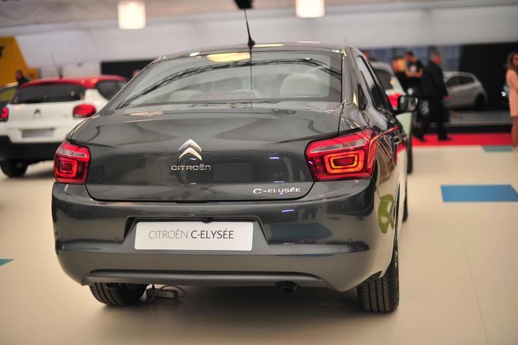 Citroen C-elysee je nizkocenovna limuzina, ki tudi z dizelskim motorjem stane tik nad 15 tisoč evri. Ker je to klasična štirivratna limuzina, v Sloveniji in zahodni Evropi ni ravno pogosto prva izbira kupcev. | Foto: Gregor Pavšič