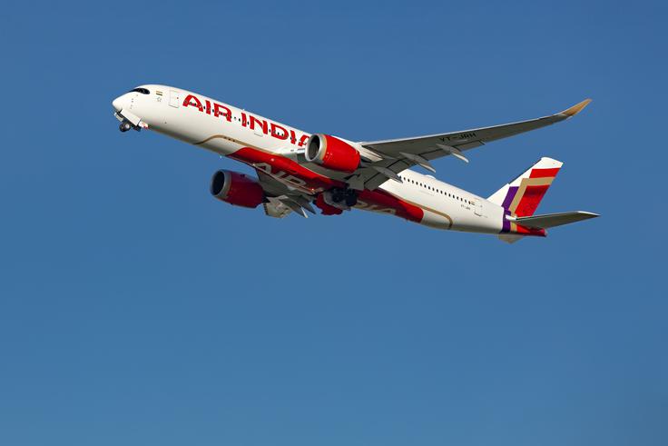 Odzvali so se tudi v družbi Air India. "To je težak dan za vse nas, naša prizadevanja so osredotočena na potrebe naših potnikov, članov posadke, njihovih družin in bližnjih," je na omrežju X sporočil direktor indijske letalske družbe Campbell Wilson. | Foto: Shutterstock