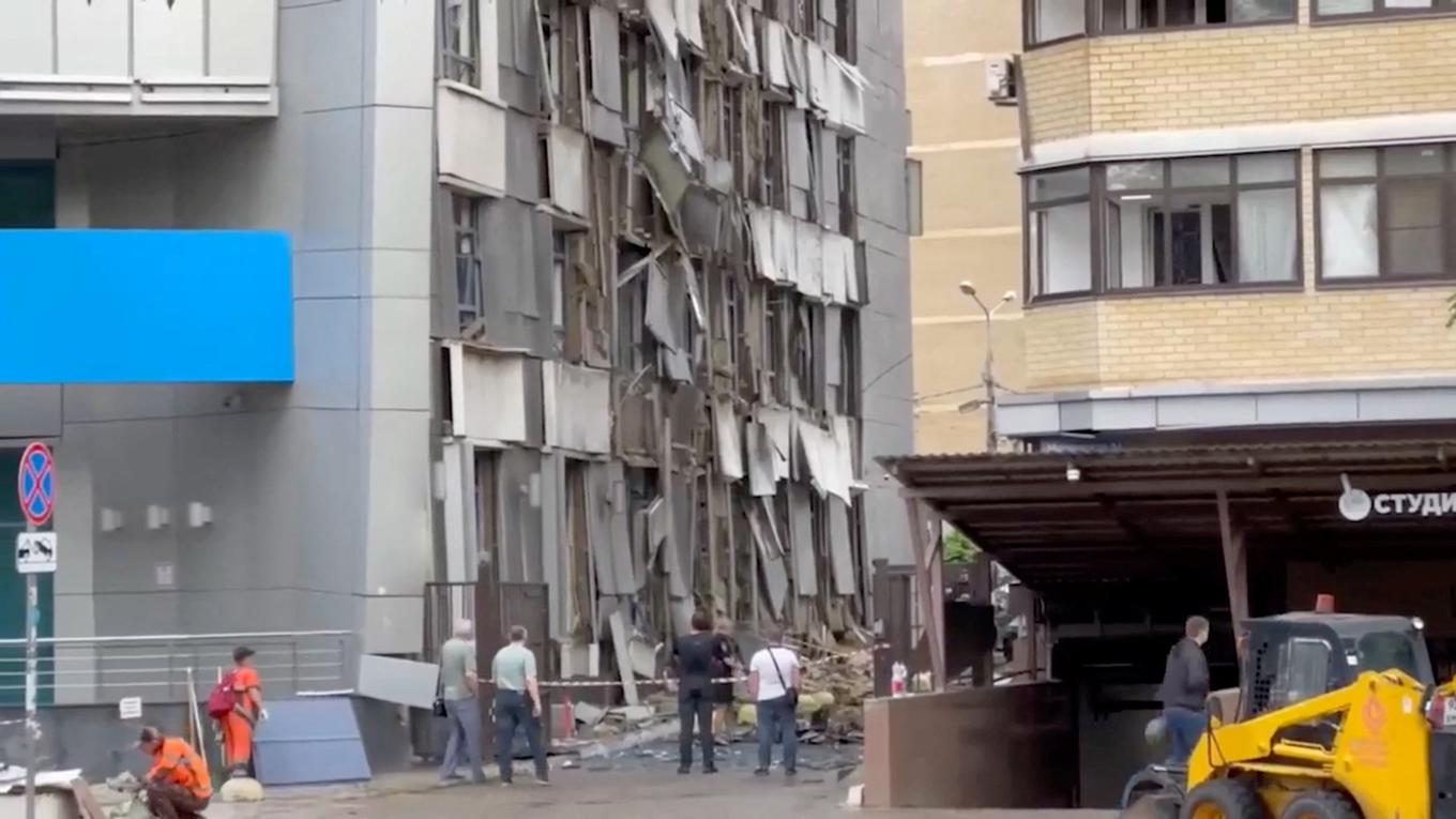 Ukrajinski napad z dronom povzročil požar v ruski rafineriji - siol.net