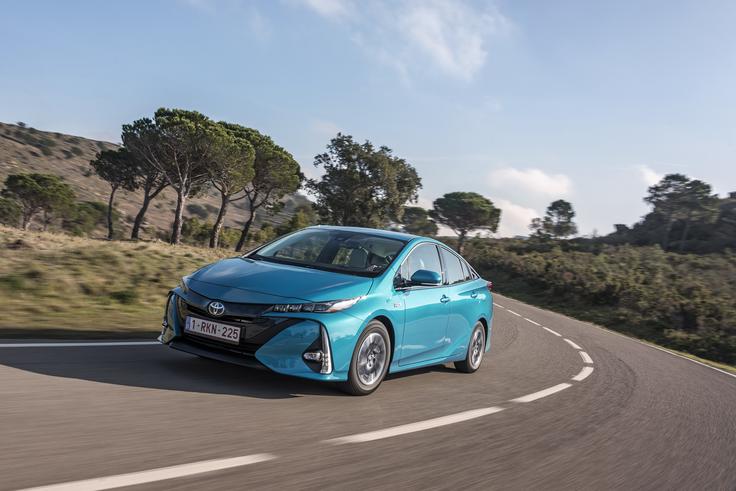 Toyota tudi v letu 2018 stavi na hibridni pogon, vse manj pa se posveča dizelsko gnanim avtomobilom. | Foto: Toyota