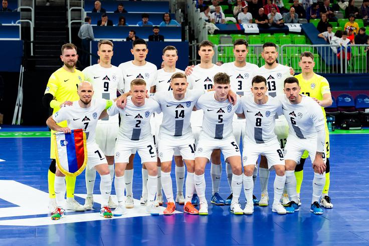 Slovenska reprezentanca si je z zmago nad Belgijo (5:4) močno izboljšala možnosti za preboj v četrtfinale. V četrtek jo čaka odločilen spopad z Belorusijo. | Foto: Filip Barbalić