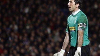 Buffon začel s treningi, Adebayor blizu Juventusu