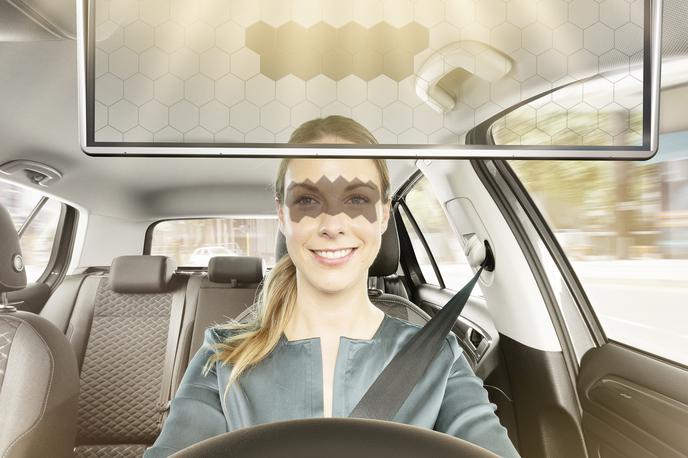 senčnik Bosch | Algoritem prepozna voznikove oči in nato zasenči le tisti del zaslona, ki meče senco neposredno na oči. Preostali del ostaja prosojen. | Foto Bosch