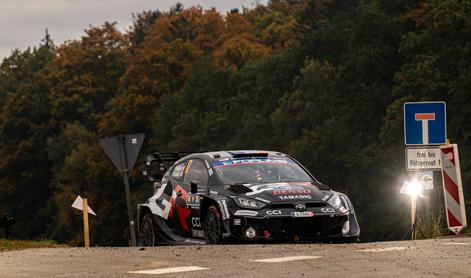 Ogier zdrsnil s ceste in trčil v drevo #video