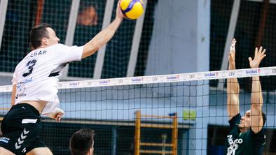 Miha Bregar še dve leti v dresu Calcit Volleyja, karanteno izkoristil tudi za težaška opravila