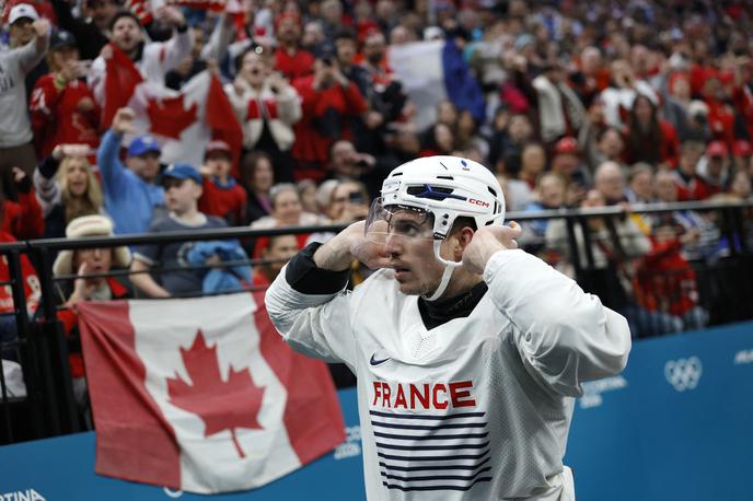 Pierre Crinon | Pierre Crinon je bil zaradi provokativnega obnašanja po izključitvi na tekmi s Kanado izključen z olimpijskih iger. | Foto Reuters