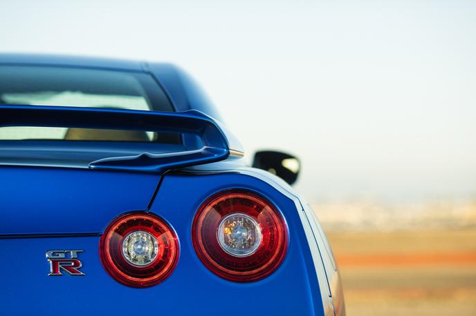 Nissan GT-R | GT-R si je pridobil status kultnega športnega avtomobila, ki je za zmerno vsoto denarja ponudil kar 421 kilovatov močan motor. | Foto Nissan