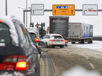 Ekstremno sneženjo odneslo tekmo med St. Paulijem in Leipzigom