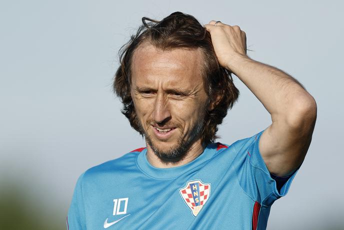 Luka Modrić dopustoval v domačem Zadru, skakal tudi z najvišje skakalnice