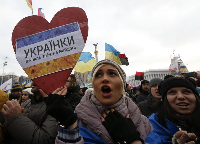 Proevropsko usmerjeni Ukrajinci so s protesti vrgli z oblasti proruskega predsednika Janukoviča. | Foto: Reuters