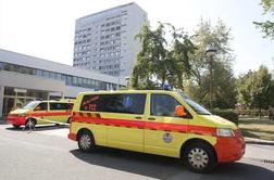 Otrok, ki je v Mariboru padel skozi okno, zunaj smrtne nevarnosti