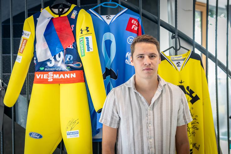 Tudi v drugi karieri je ostal nekoliko povezan s športom, saj sodelujejo s hokejsko Olimpijo. | Foto: Gaja Hanuna