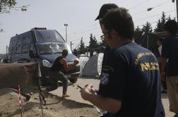 Migranti v Idomeniju napadli kombi grške policije