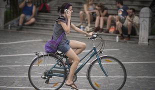 Na kolesu se po Ljubljani vozite s slušalkami, potem pa vas ustavi redar …