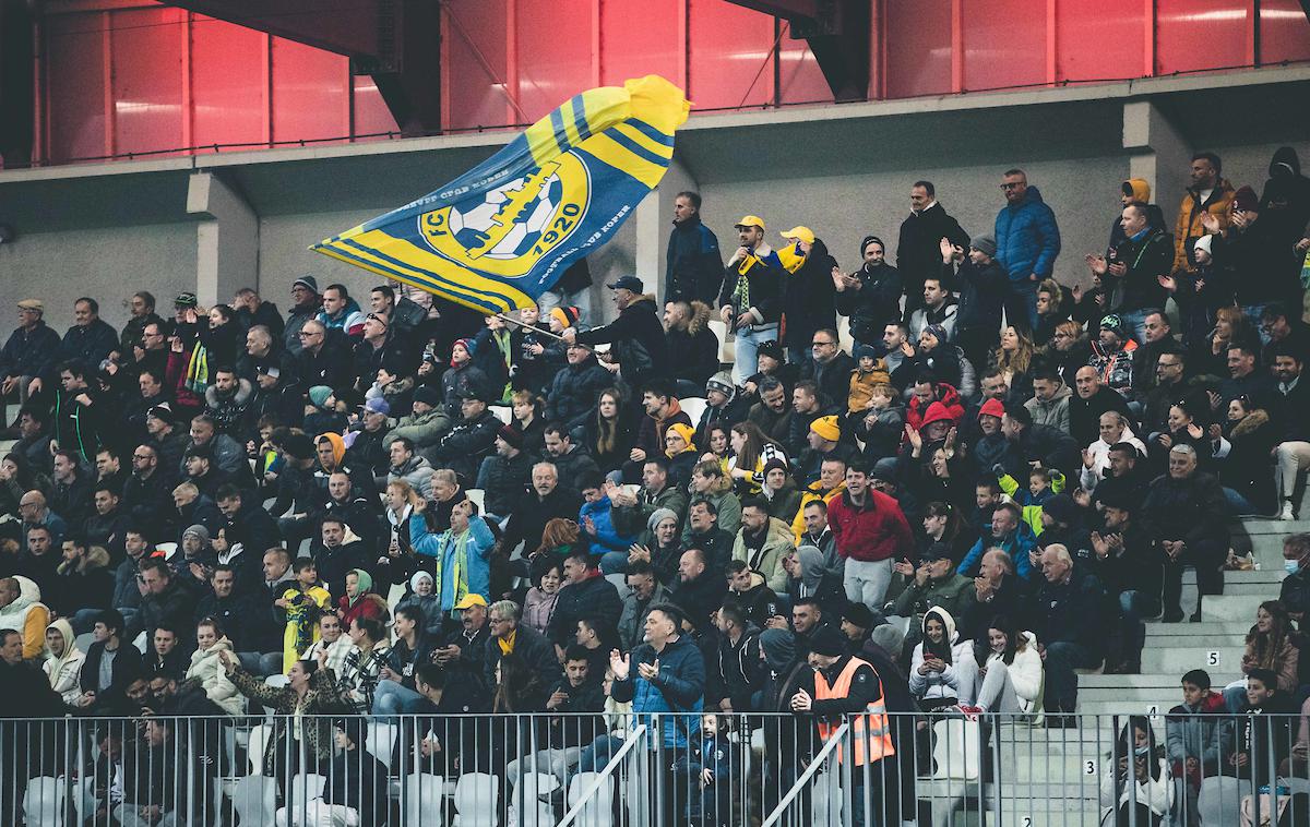 NK Koper : NK Maribor | Koprčani kot edini slovenski klub pet krogov pred koncem prvenstva še vztrajajo v boju za dvojno krono. | Foto Vid Ponikvar/Sportida