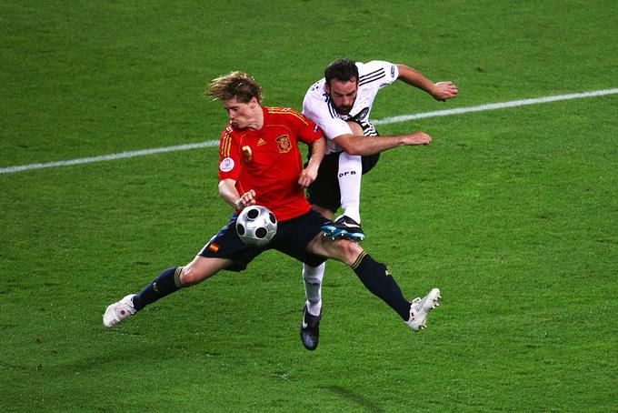 V dvoboju s Špancem Fernandom Torresom, katerega gol je odločil tekmo, v finalu evropskega prvenstva 2008. | Foto: Getty Images