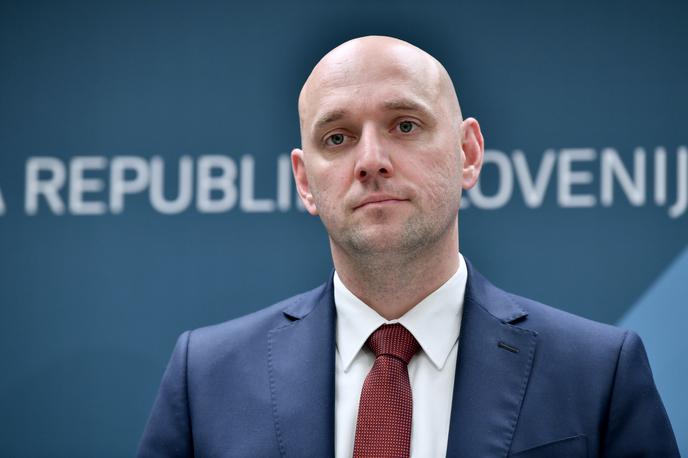 Simon Zajc | Minister za okolje Simon Zajc pripravlja novo uredbo za podjetja v dejavnosti ravnanja z odpadki. | Foto STA