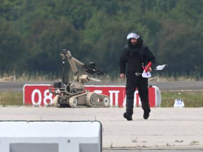 Neznani leteči predmet trčil v tovorno letalo, našli dron z eksplozivom
