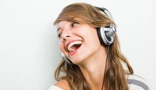 Glasba, ki vam orosi oči, pozitivno vpliva na razpoloženje