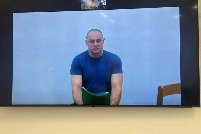 Kristijan Kamenik | Današnji narok in izrek sodbe je 52-letni Kamenik spremljal prek videopovezave iz mariborskega pripora. Na mariborskem sodišču mu sicer sodijo zaradi domnevne preprodaje drog leta 2023 na območju Slovenske Bistrice. | Foto STA