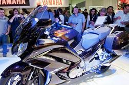 Yamaha FJR 1300 ob bok bavarskim tekmecem