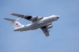 Pretresljiv posnetek strmoglavljenja ruskega vojaškega letala #video
