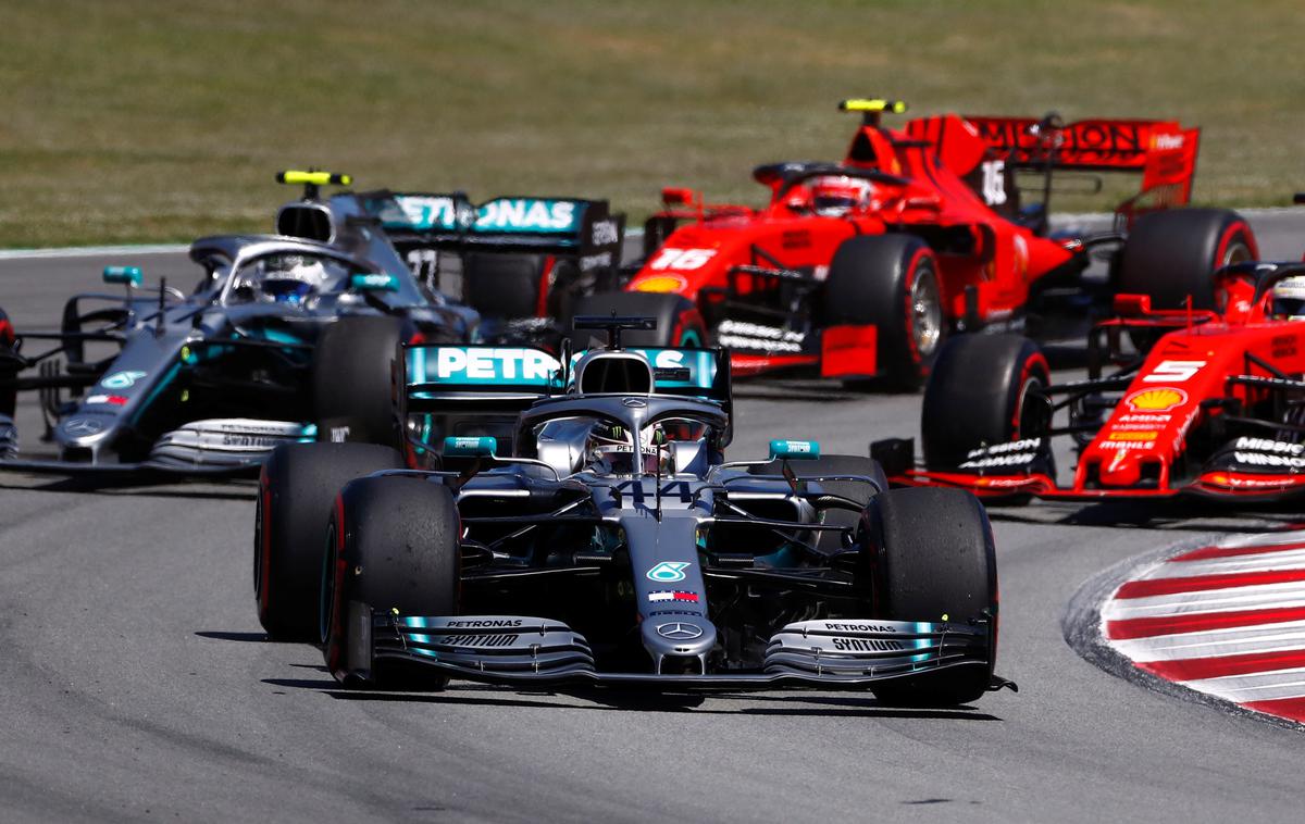 Lewis Hamilton | Mercedes je na peti dirki sezone vknjižil še peto dvojno zmago, Lewis Hamilton je bil boljši od Valtterija Bottasa in je spet prevzel vodstvo v svetovnem prvenstvu. | Foto Reuters