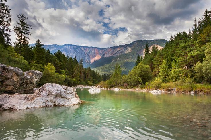 Na današnjem zahodnem Koroškem in Vzhodnem Tirolskem so Slovani izpričani že vsaj v prvi polovici 7. stoletja. Podobno velja tudi za območje ob reki Zilji in v Kanalski dolini. Na fotografiji: reka Zilja pri Podkloštru. | Foto: Guliverimage