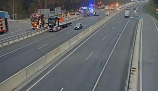 Zaradi prometne nesreče zaprt vozni pas na štajerski avtocesti