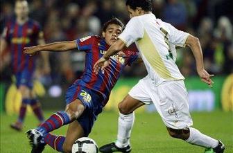 Barcelona podaljšala z Dos Santosom