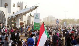 Sudanska vojska po udaru miri ljudstvo