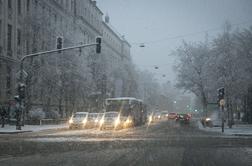 Po Sloveniji že sneži, opozorila pred poplavami