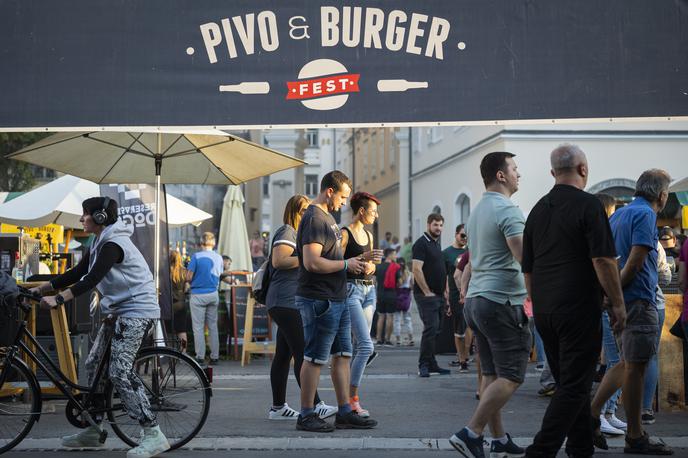 Pivo & Burger Fest | Pivo & Burger Fest so prvič organizirali že leta 2014, sledili pa sta prava revolucija na področju kraft pivovarstva in burgermanija. | Foto STA