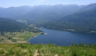 Vzpon na Pršivec s pogledom na Bohinjsko jezero in Triglav #video
