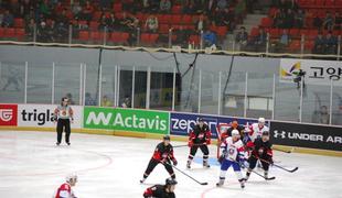Slovenske hokejiste je pokopala zadnja tretjina