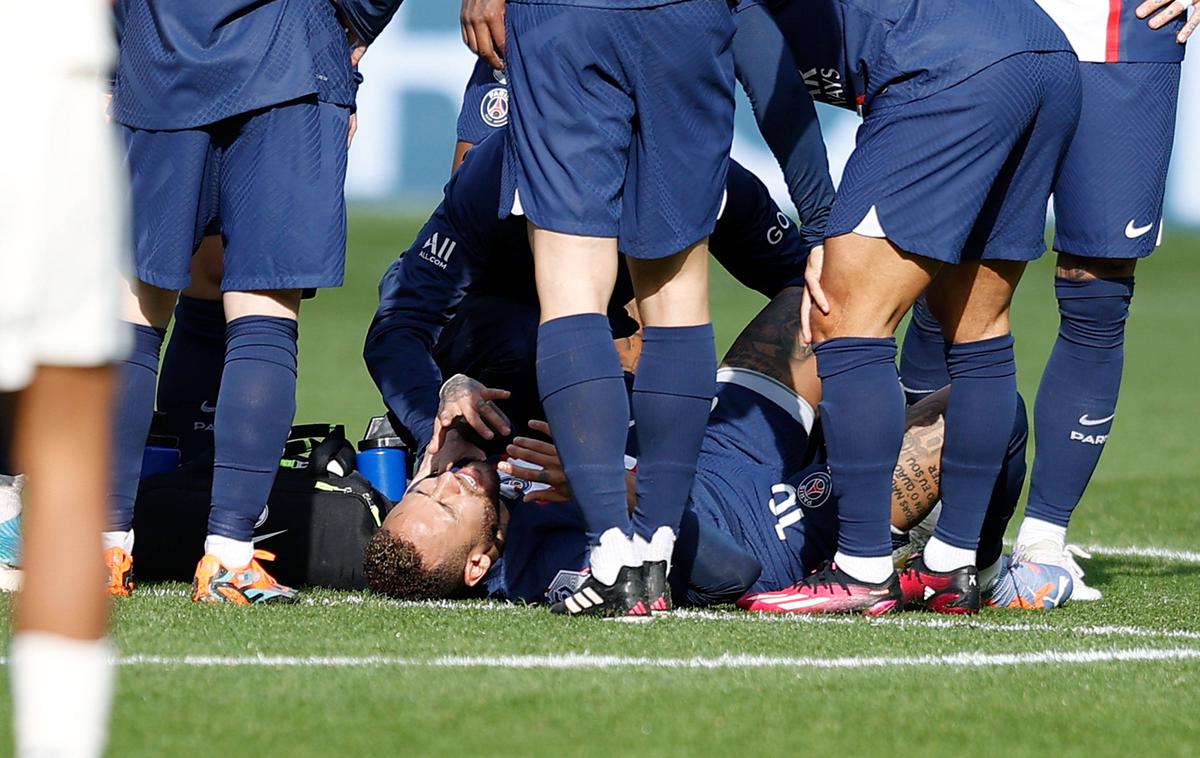 Neymar poškodba | Neymar se je poškodoval na začetku drugega polčasa  | Foto Guliverimage
