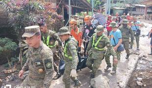 Močan potres na Filipinih ustavil iskanje preživelih pod plazom