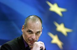 Minister Varufakis grozi z možnostjo referenduma o dogovoru o grškem dolgu