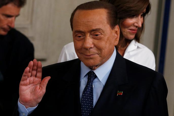 Silvio Berlusconi | Nekdanji italijanski premier Silvio Berlusconi po okužbi z novim koronavirusom ostaja v bolnišnici. | Foto Reuters
