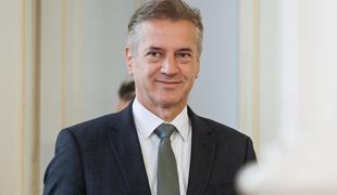 Golob neomajen pri uvedbi božičnice
