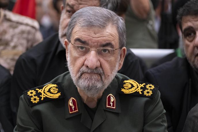 Mohsen Rezaei | V redkem intervjuju je Mohsen Rezaei ponudil vpogled v razmišljanje iranskih vplivnih krogov o povojni viziji države, usodi Hormuške ožine in možnih iranskih potezah v primeru novega napada. | Foto Reuters