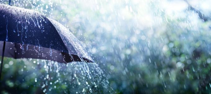 Padavine se bodo občasno pojavljale tudi v ponedeljek, več dežja bo v vzhodnem delu Slovenije. | Foto: Getty Images