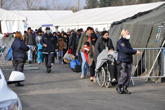 Begunci na Dobovi | Foto: STA ,