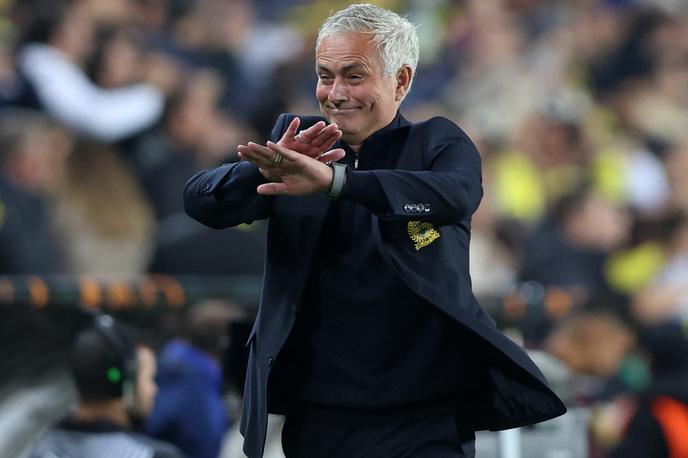 Jose Mourinho Fenerbahče | Jose Mourinho nikoli ne skriva čustev, niti jeze do sodnikov. Ni prvič, da ga je jezila VAR soba. | Foto Reuters