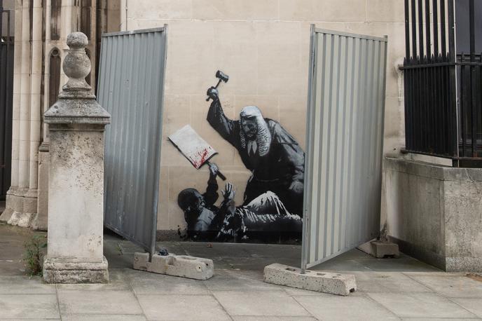 Banksy | Mural na kompleksu londonskih kraljevih sodišč Royal Courts of Justice. | Foto Guliverimage