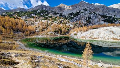 Zdaj je čas za zlate macesne. Kje so še poleg Slemenove špice?