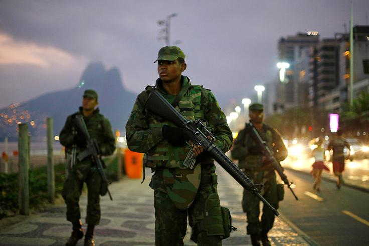 Brazilija je z naskokom najnevarnejša država, ki so ji zaupali organizacijo OI. Primat je prevzela Mehiki, ki je poletne OI gostila leta 1968. Med nevarnejšimi državami gostiteljicami najdemo tudi ZDA in Rusko federacijo. | Foto: Reuters