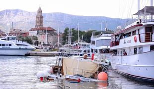 Kot bi šel tornado čez Split: mesto je v kaosu #foto #video