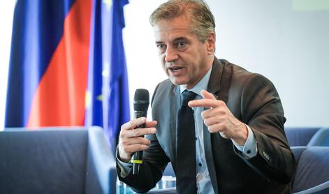 Golob: Naloga vlade je poskrbeti za varno in dostojno starost