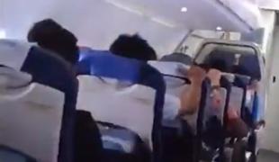 Letalo z 227 potniki zajela toča, v kabini je izbruhnila panika #video